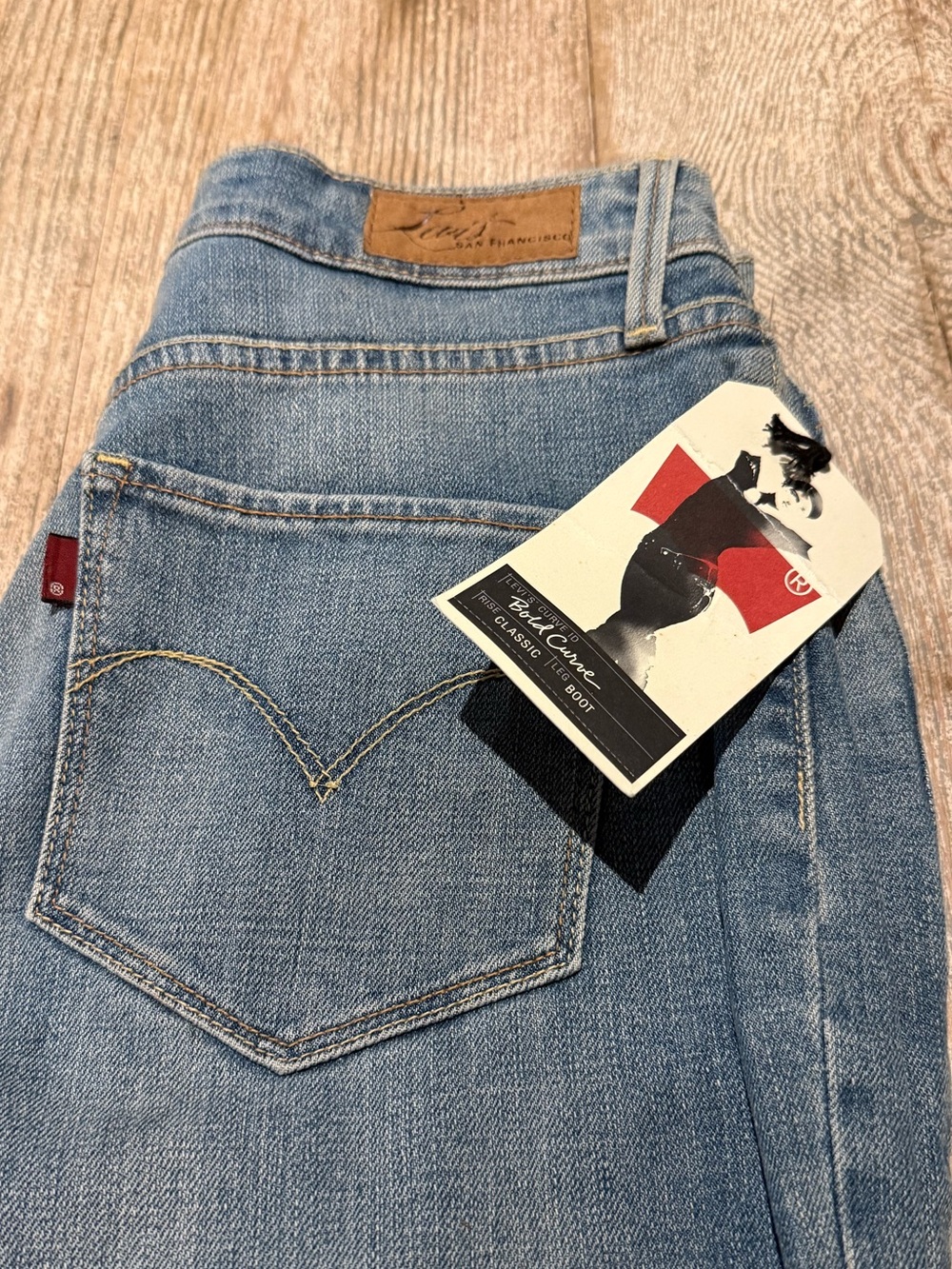NWT Levi's Women's Bold Curve Light Blue classic boot cut Jeans